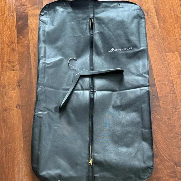 Moose Knuckles Black Travel Garment Bag with hanger - Picture 3 of 5